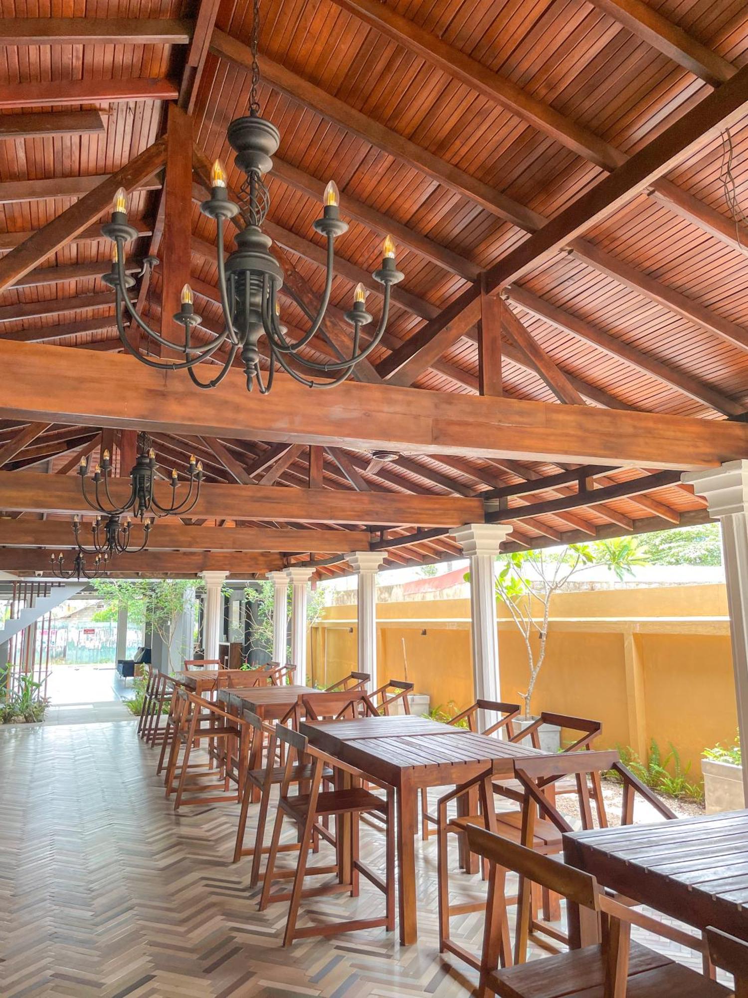 The Barns Villas And Restaurant 니곰보 외부 사진